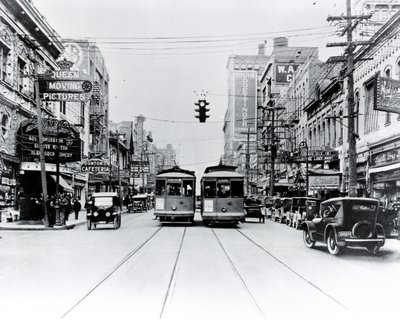 Elm Street, Dallas, 1922 alkotó: American Photographer
