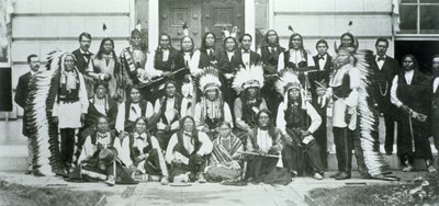 A sziú vezetők indiai delegációja Washington D.C.-ben, hogy tiltakozzon az 1868-as Fort Laramie Szerződés megsértése ellen alkotó: American Photographer