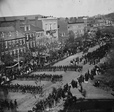 Lincoln temetése a Pennsylvania Ave.-n, Washington, D.C., 1865. április 19. alkotó: American Photographer