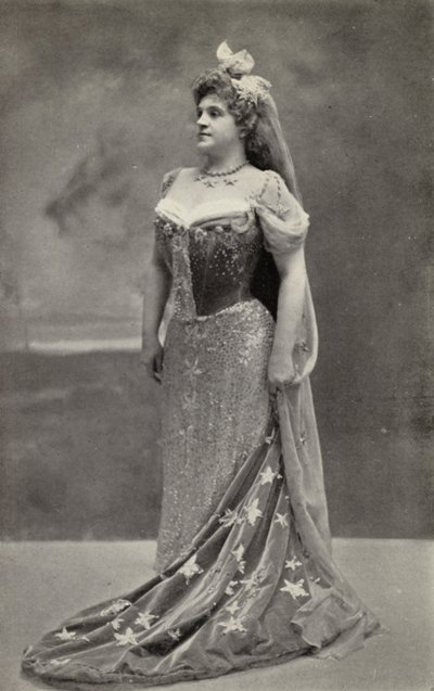 Marcella Sembrich, mint Astrifiammante, az éjszaka királynője, A varázsfuvolában (fekete-fehér fotó) alkotó: American Photographer