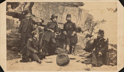 "Geary tábornok vezérkarának tagja. Taken on Lookout Mountain Summit on Christmas Day.",1863 (fénykép) alkotó: American Photographer