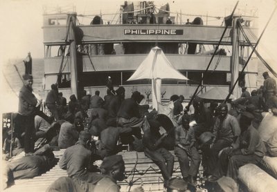 Úttörő gyalogzászlóalj az U.S.S. csapathajón Fülöp-szigetek a franciaországi Brest kikötőből, 1919. július 18 alkotó: American Photographer