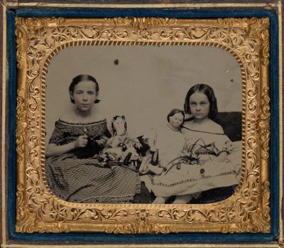 Két lány portréja babákkal,c. 1860 (fotó) alkotó: American Photographer