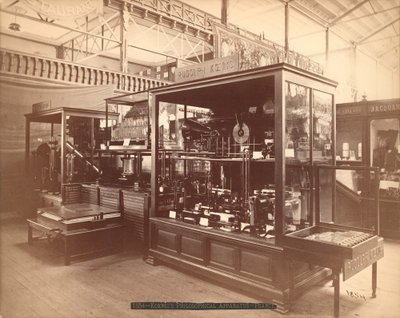 Rudolph Koenigs kiállítás, filozófiai apparátus, fő kiállítás, százéves nemzetközi kiállítás, Philadelphia, 1876 (ezüst albumin nyomat) alkotó: American Photographer
