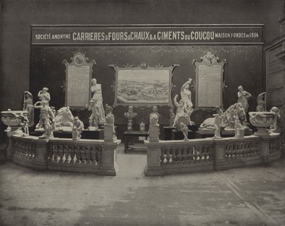 Cement szobor alkotó: American Photographer