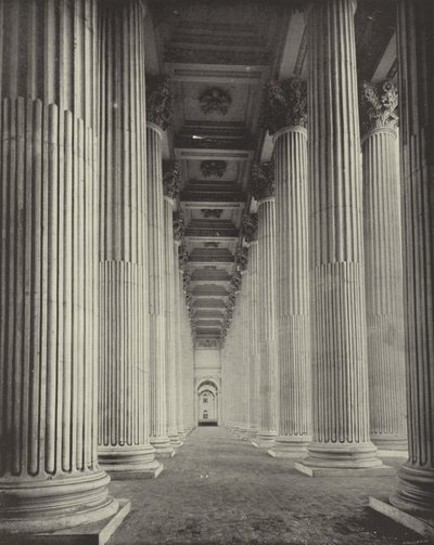 A Peristyle oszlopcsarnoka alkotó: American Photographer