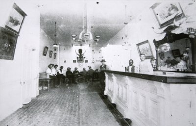 The Long Branch Saloon, Dodge City, Kansas, 1880 körül (f/w fotó) alkotó: American Photographer