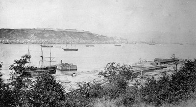 Quebec városának kilátása a kikötő túloldalán, 1880-95 körül alkotó: American Photographer