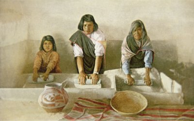 Kukoricát daráló nők, Laguna Pueblo, 1905 körül (színes litó) alkotó: American School