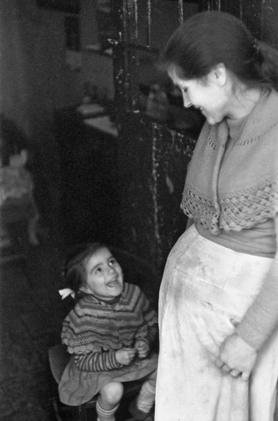 CROTONE - ANYA ÉS LÁNYA alkotó: Ando Gilardi