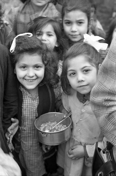 CROTONE - A KISLÁNY A GAMELLÁVAL alkotó: Ando Gilardi