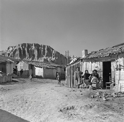 Család, Montecatini gyárak faluja alkotó: Ando Gilardi