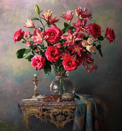 Elegáns rózsa- és liliomcsokor alkotó: Andrey Morozov
