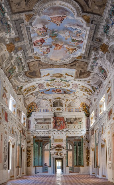 A bolognai negyeddel rendelkező terem mennyezete, Őrség csarnoka, Este hercegi palota, Sassuolo, Olaszország alkotó: Angelo Michele Colonna