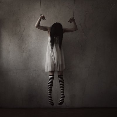 A kísérteties bábkislány alkotó: Anja Matko