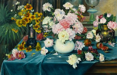 Pünkösdi rózsa, rózsa és más virágok vázában, kék ruhával leterített asztalon, 1913 alkotó: Anna Knittel