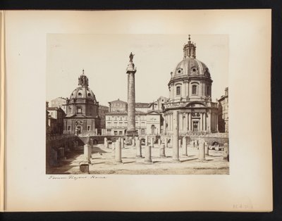 Kilátás a római Traianus-fórumra, a Traianus-oszloppal és a Santissimo Nome di Maria és a Santa Maria di Loreto templomokkal, Olaszország Forum Trajani. Roma (cím a tárgyon) alkotó: Anonymous
