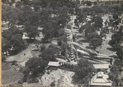 Fekvő Buddha szobor és pagoda, a levegőből nézve alkotó: Anonymous
