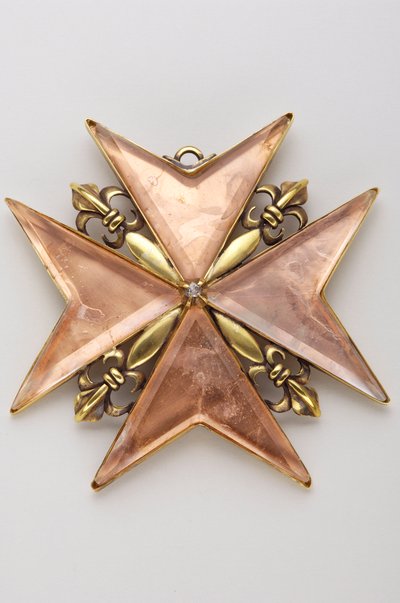 Toszkána Nagyhercegség - Szent István Rend: elő- vagy végrehajtó kereszt - előlap - 17. századi makett - Arany bronz, réz és kristály mérete - D: 9,7 cm; súly: 70 g - Magángyűjtemény alkotó: Anonymous Anonymous