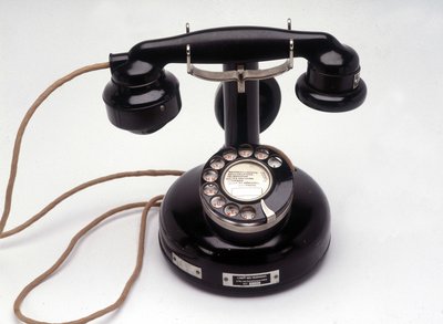 PTT 24 bakelit telefonkészülék alkotó: Anonymous Anonymous