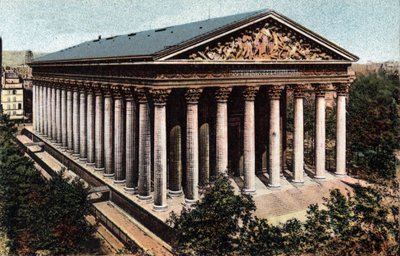 Párizs: Pierre Alexandre Vignon (1763-1828) építész által tervezett Madeleine-templom külső képe. Fénykép 1920-ból Párizs városának „”művészeti albumában”. Magángyűjtemény. alkotó: Anonymous Anonymous