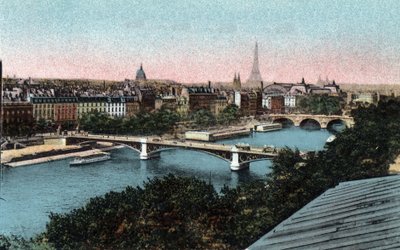 Párizs: panoráma a Szajnára, háttérben az Eiffel-torony. Fénykép 1920-ból Párizs városának „”művészeti albumában”. Magángyűjtemény. alkotó: Anonymous Anonymous