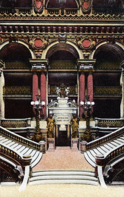 Párizs: kilátás az Opera Garnier nagy lépcsőházára. Fénykép 1920-ból Párizs városának „”művészeti albumában”. Magángyűjtemény. alkotó: Anonymous Anonymous