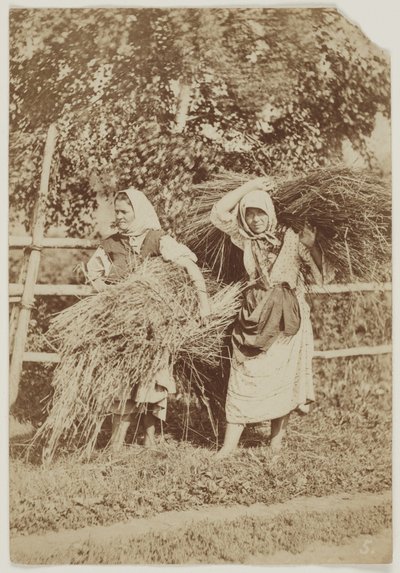 Orosz parasztasszonyok, 1855 körül (sózott papírnyomat viaszpapírnegatívról) alkotó: Anonymous Anonymous
