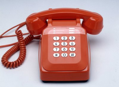 S63 narancssárga műanyag kulcsos telefon alkotó: Anonymous Anonymous