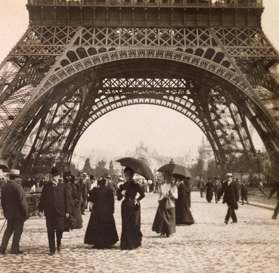 1900-as egyetemes kiállítás – Universelle de 1900 kiállítás Párizsban: Kilátás az Eiffel-torony alatt – magángyűjtemény alkotó: Anonymous Anonymous