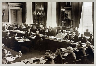 deuxieme Conference de la Table ronde - Mahatma Gandhi - Második Kerekasztal Konferencia Londonban, Anonymous. Ezüst zselatin fotózás alkotó: Anonymous Anonymous