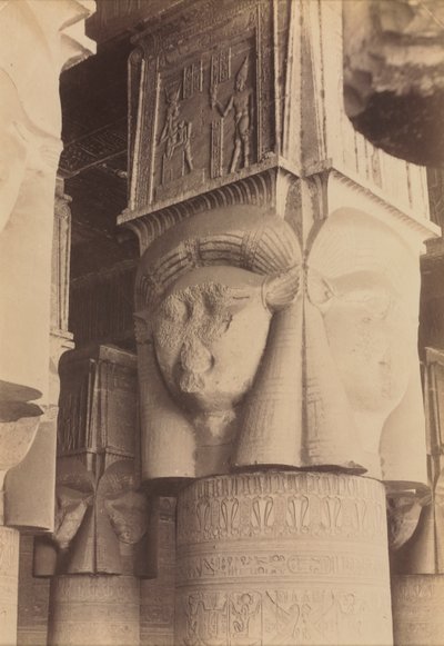 Dendera, a templom belseje, Hathor Capitals alkotó: Antonio Beato