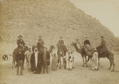 Turisták családja Gízában, Egyiptomban alkotó: Antonio Beato