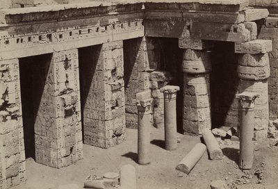 Medinet Habu: Kopt templom a Ramszesz III templom közepén alkotó: Antonio Beato