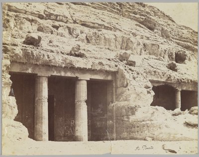 Sírok Beni Hasannál, kilátás Khnum-hotep és Beni Hasan sírjainak homlokzatára alkotó: Antonio Beato