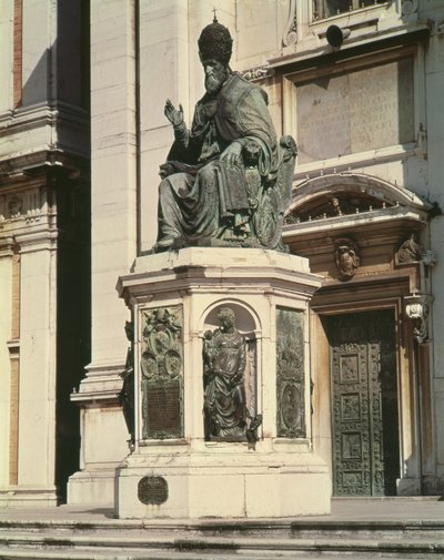 V. Sixtus pápának emlékműve a loretói bazilika előtt alkotó: Antonio Calcagni