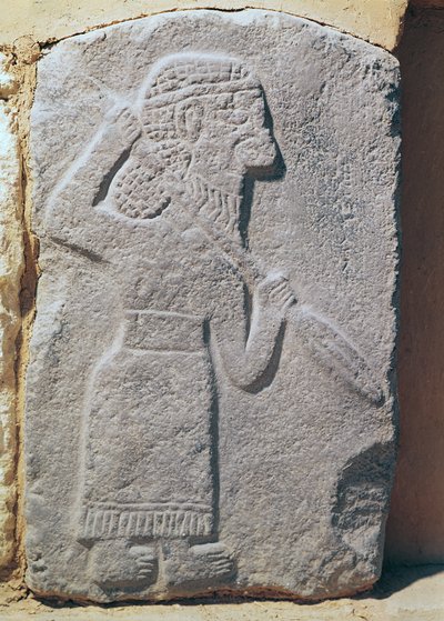 Katonát ábrázoló ortosztát Kapara, Guzama királyának palotájából, Tell Halaf, Szíria (mészkő) alkotó: Aramaean