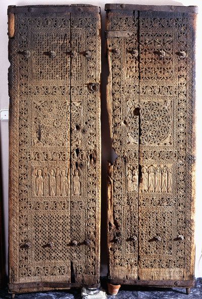 Egy pár faragott örmény diófa ajtó Krisztust ábrázolva hat apostollal és szenttel, 1312 alkotó: Armenian School