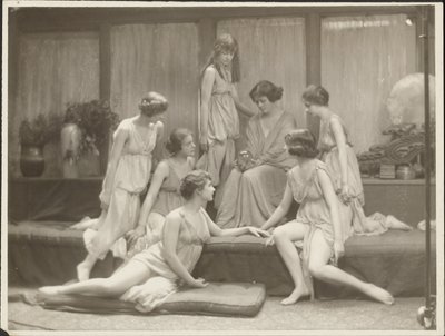 [Isadora Duncan és csoportja] alkotó: Arnold Genthe