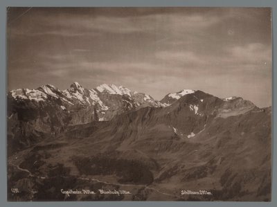 Kilátás a Gspaltenhornra, a Blüemlisalpra és a Schilthornra a Berni-Alpokban Panoráma a Jungfraukette-ről (sorozat címe) alkotó: Arthur Gabler