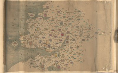 850 000. szállított. Tájékozódás északról lefelé. Dombormű ábrázolva. Képes térkép. Toll-tinta és akvarell. Zhejiang tartomány hegyeit, tengerpartját, szigeteit és útjait mutatja be. Hummel vásárlás 1930, sz. 35. Elérhető a Könyvtárban is alkotó: Arthur W. Hummel