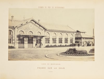 Montargis állomás, Az udvarra néző homlokzat alkotó: Auguste Hippolyte Collard