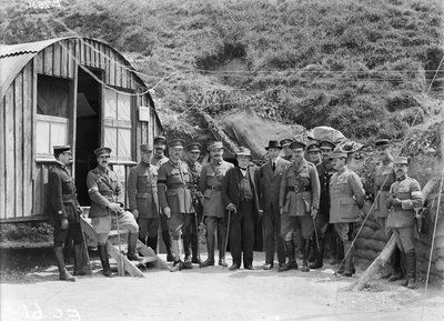 M. Georges Benjamin Clemenceau, a francia miniszterelnök látogatása a 4. osztálynál, egyszeri látogatás az ausztrál fronton, 1918. július 7. alkotó: Australian Photographer