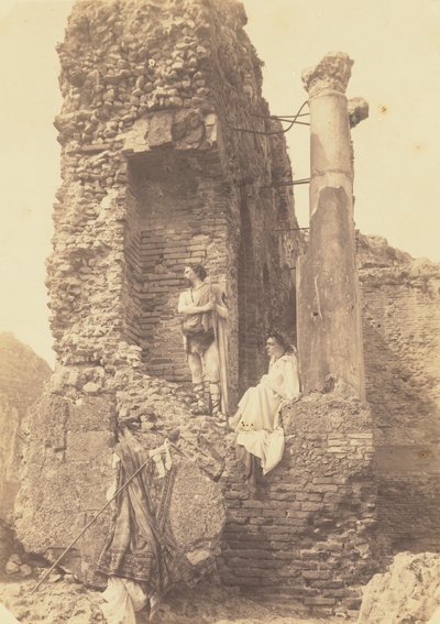 [Két jelmezes férfi romok közelében] alkotó: Baron Wilhelm von Gloeden