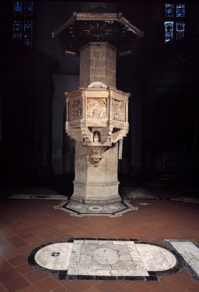 Márvány szószék alkotó: Benedetto da Maiano