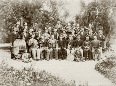 A zenekari csoport Zichron Yaacovnál forgatott, 1898-1900 körül alkotó: Bernard Edelstein