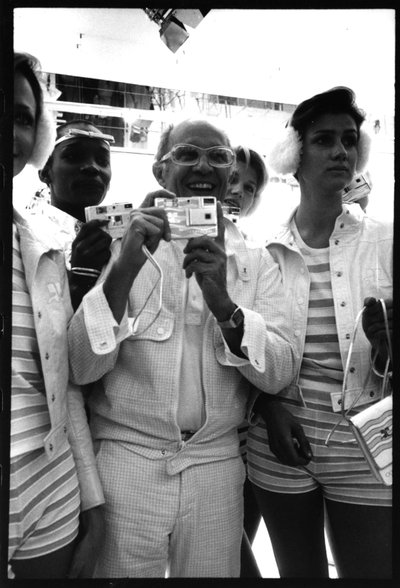 Egyéb COURREGES alkotó: Bernard Perrine