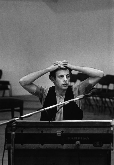 Philip GLASS alkotó: Bernard Perrine
