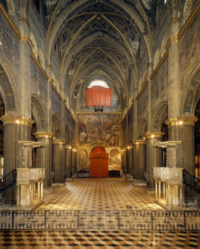 Kilátás a templomhajóra és az ellenhomlokzatra Pordenone freskóival, amelyek keresztre feszítést és lerakást ábrázolnak alkotó: Bernardino Gatti