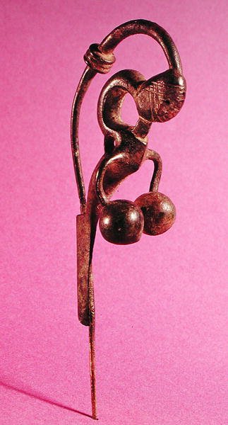 Fibula (vas) alkotó: Bronze Age